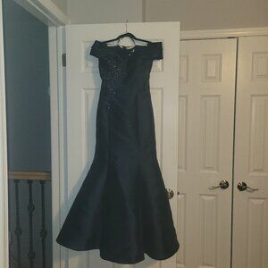 Rina Di Montella Navy Blue Size 8 Formal Gown